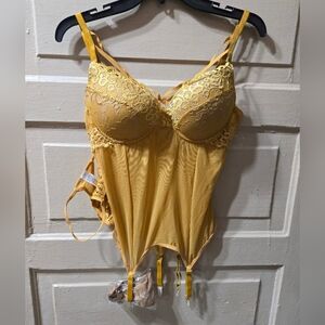 Escanté Lace Golden Bustier Size: Large Lingerie With O/S Stockings NWOT